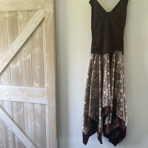 Flowy, Flowery, and Satiny Dress - Picture 2 of 9